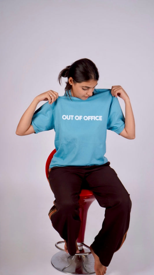 OUT OF OFFICE - Oversized Fit T-shirt
